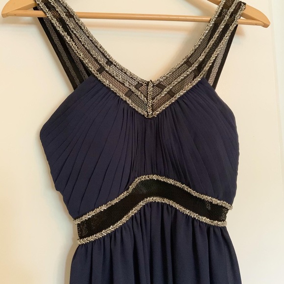 Formal dress - Picture 2 of 3